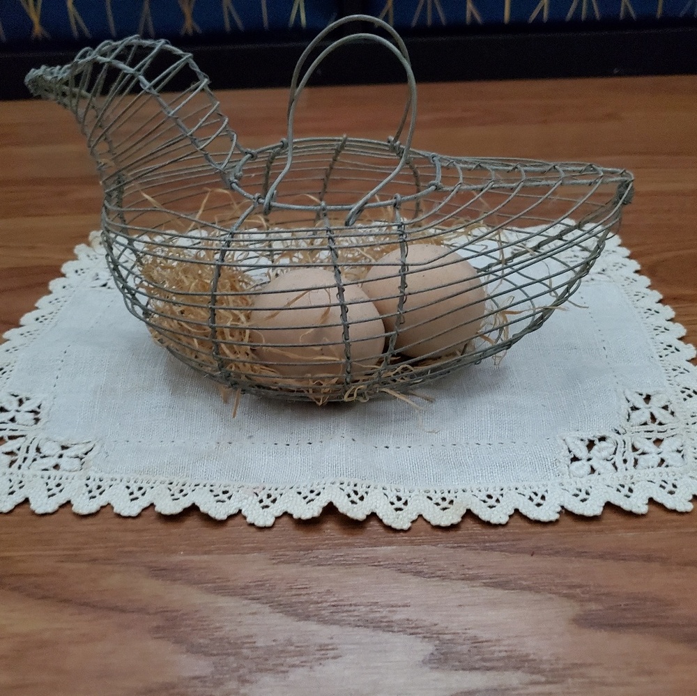 Bird shaped egg basket
